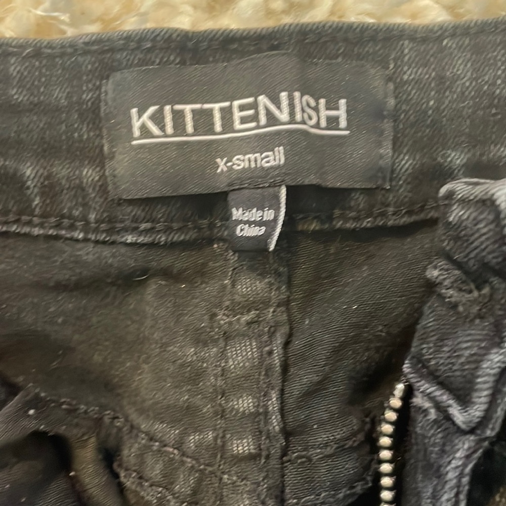 Kittenish distressed high waisted black denim jeans